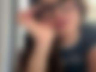 Live cam show with Lisa - Brown Hair Teen (18+) on Camsoda
