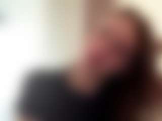 Live cam show with RegenaGustavson - Brown Hair Petite on Camsoda