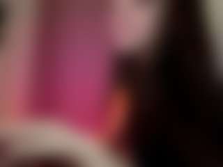 Live cam show with RegenaGustavson - Shaved Pussy Brown Hair on livesuperchat.net