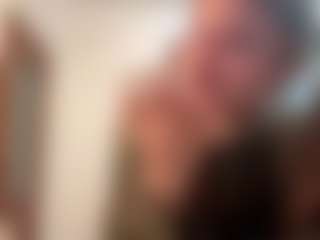 Live cam show with Leila - Skinny on Camsoda
