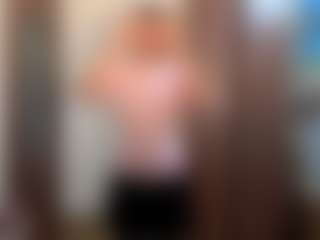 Live cam show with Leila - Handjob on CamClone