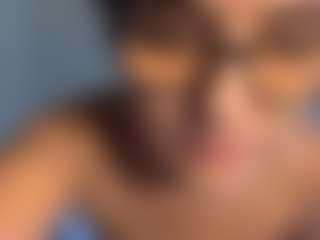 Live cam show with fizzyPeachX - Brown Eyes Brown Hair on Camsoda