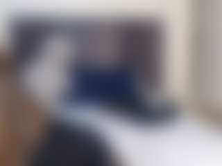 Henessie's Live Sex Cam Show