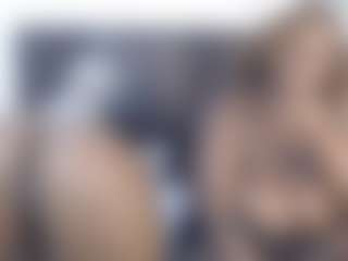 Live cam show with Henessie - Cock Rating on SinfulBabes