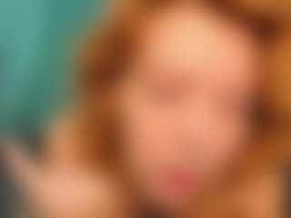 Live cam show with SweetlyEmma - Shaved Pussy on Camming Site