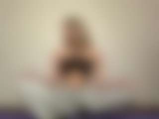 Live cam show with AundreaSaulpaugh - Upskirt on https://playwithruby.com
