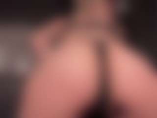 Live cam show with DavidaBichoff - Bedroom on liverealitysex.com