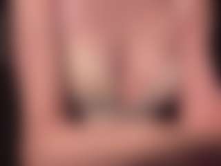 Live cam show with DavidaBichoff - Pornstar Public on Hubzter Live