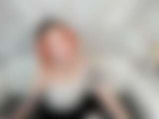 Live cam show with KellyFoss - New Bedroom on friskycurves.com