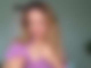Live cam show with Sayla - Body Massage on Camsoda