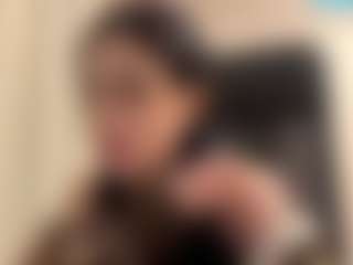 Live cam show with Carolina - Petite on CamSodaAdn