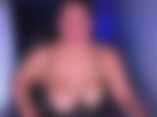 Karlathompson's Live Sex Cam Show