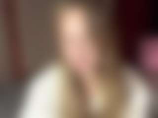 Live cam show with Maelle - Granny Blonde Hair on livesuperchat.net