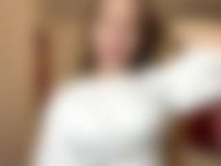 Live cam show with Maelle - Striptease Granny on Camsoda
