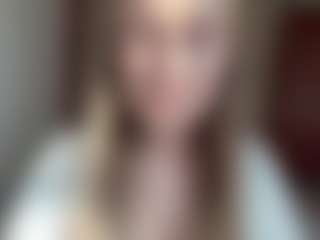 Live cam show with Maelle - Granny Squirt on Camsoda