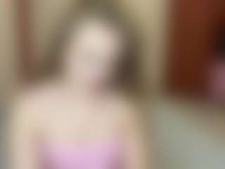 Live cam show with Maelle - Average on StripNow