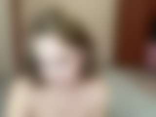 Live cam show with Maelle - Smoking on CamClone