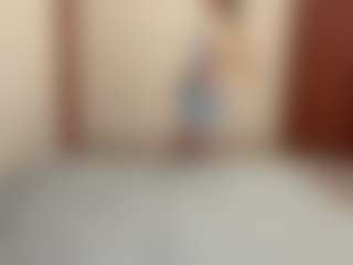 Live cam show with Maelle - Facial on Fling VIP Chat