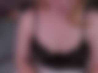Live cam show with Ella-Banny - Skinny White on CamClone