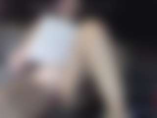 NikkiSnow88 MILF webcam performer live streaming