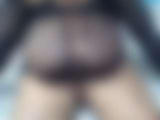 Live cam show with QueenTyla - Tease MILF on livesuperchat.net