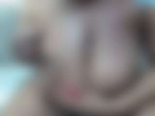 Live cam show with QueenTyla - New MILF on Camming Site
