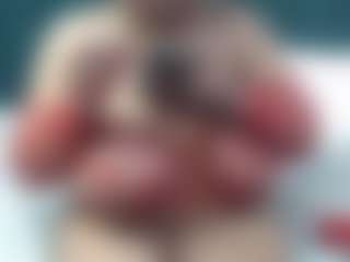 QueenTyla MILF webcam performer live streaming
