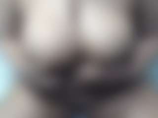 Live cam show with QueenTyla - New MILF on x69.live