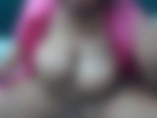 QueenTyla MILF webcam performer live streaming