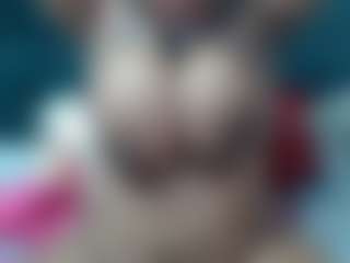 QueenTyla MILF webcam performer live streaming