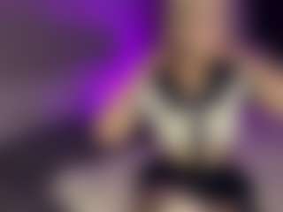 Live cam show with FondaFothergill - Blonde Hair on xDating