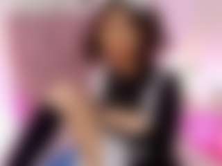 Live cam show with ItsCassieCage - Tease on StripNow