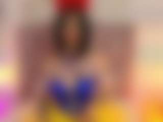 Live cam show with ItsCassieCage - Cute on friskycurves.com