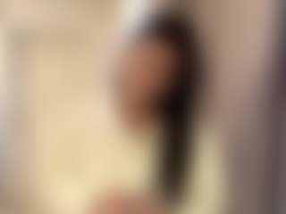 Live cam show with KierstenMenjes - Petite on AdultVida.com