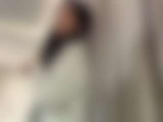 Live cam show with KierstenMenjes - Average on Dare Cams