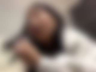 Live cam show with KierstenMenjes - Brown Eyes on Mixed Magazine Live
