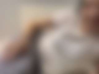 Live cam show with KierstenMenjes - Striptease Asian on livesuperchat.net