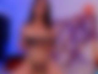 Yazmiine's Live Sex Cam Show