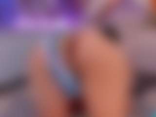 Live cam show with Yazmiine - White on Camsoda | colombia
