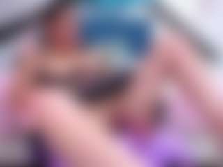 Santalmoon MILF webcam performer live streaming
