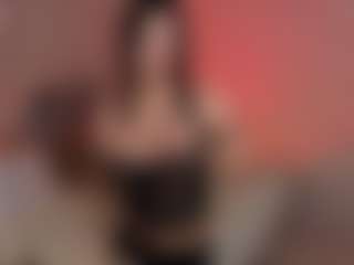 Live cam show with BellaNoir21 - Striptease on live18s.com