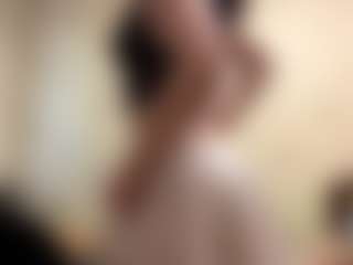 Live cam show with Kelly - Blonde Hair Petite on TeamSkeetLive