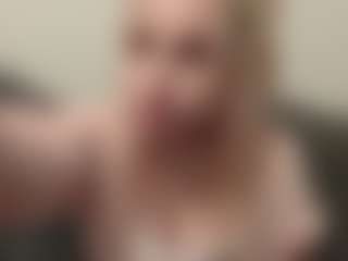 Live cam show with SadyeDobiesz - Nipple Piercings on CamClone