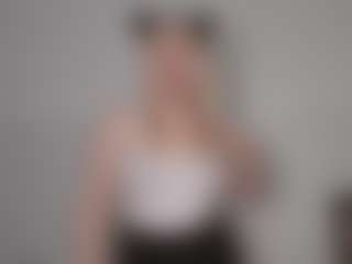 Live cam show with SadyeDobiesz - Nice on TeamSkeetLive