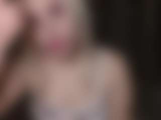 Live cam show with SadyeDobiesz - Cute on StripNow