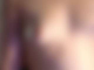 Modelka MILF TessKennel nadaje na żywo
