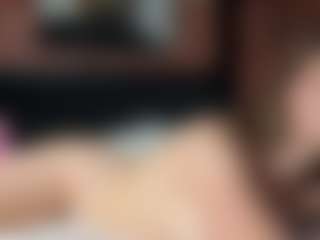 Live cam show with TessKennel - Upskirt on Gym Cam Girls