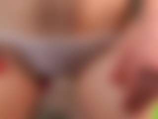 Live cam show with TessKennel - Green Eyes on Hubzter Live