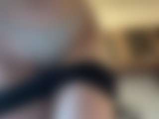 Live cam show with TressieLough - Petite on studioflirtlive.com
