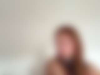 Live cam show with EstaHolzworth - Skinny on Camsoda